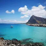 Mare E Terra Fronte Mare