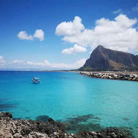 Mare E Terra Fronte Mare