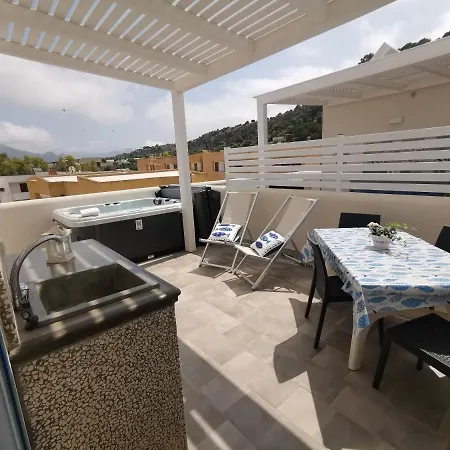 Mare E Terra Fronte Mare Apartment